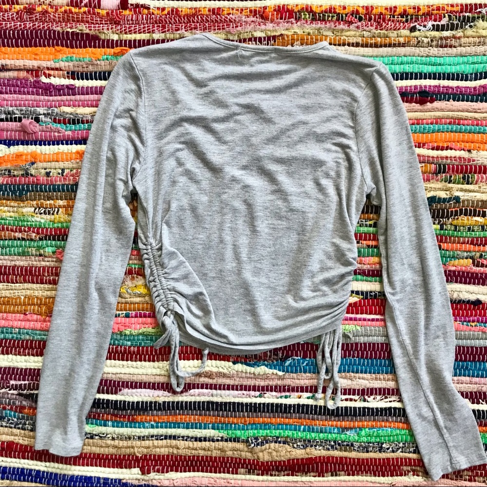 Amable ~ Ruched grey crop top - Picture 2 of 4